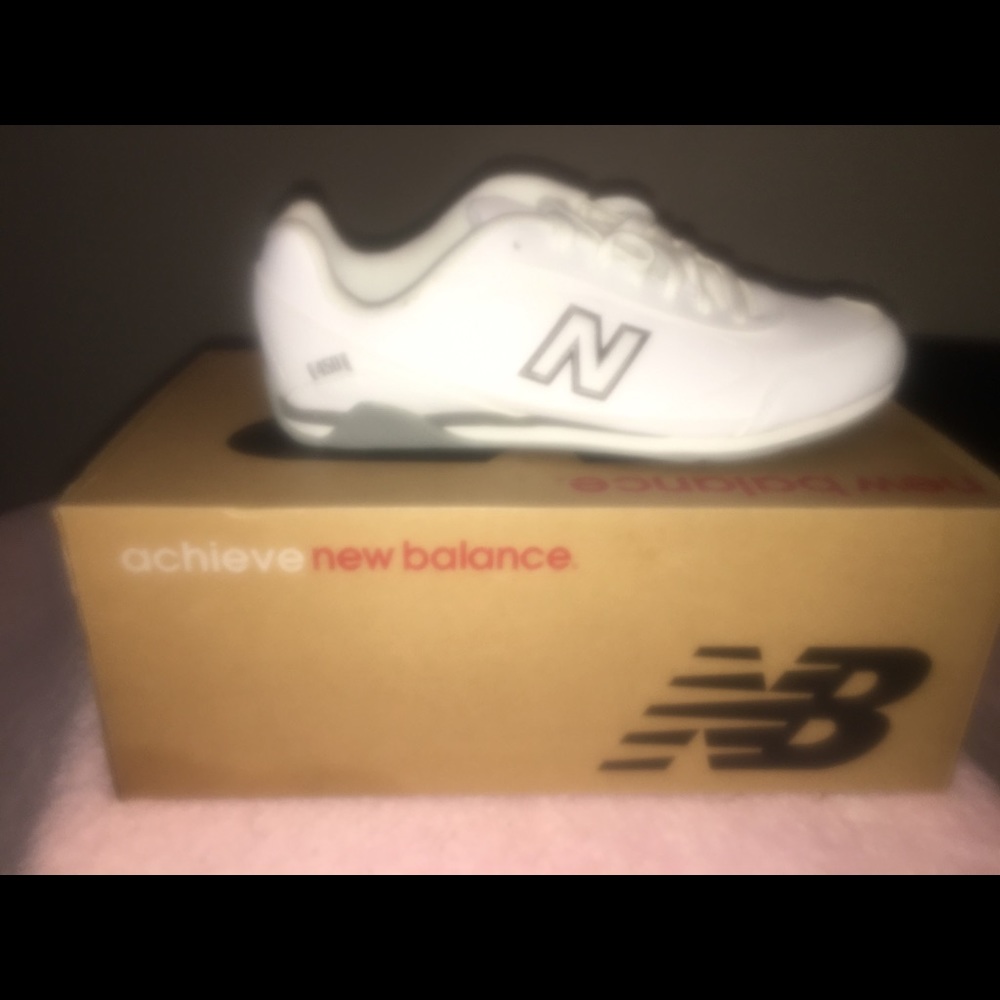 New Balance tennis shoes